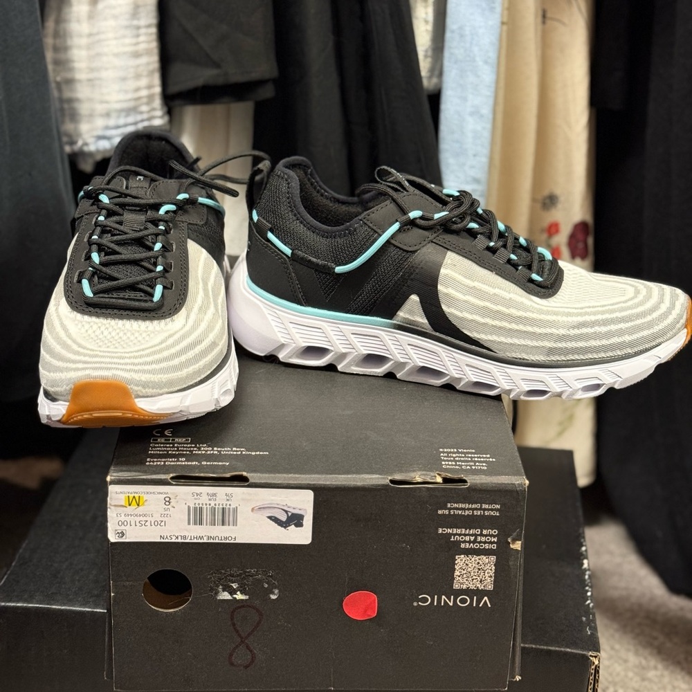 New in box Vionic Fortune sneakers